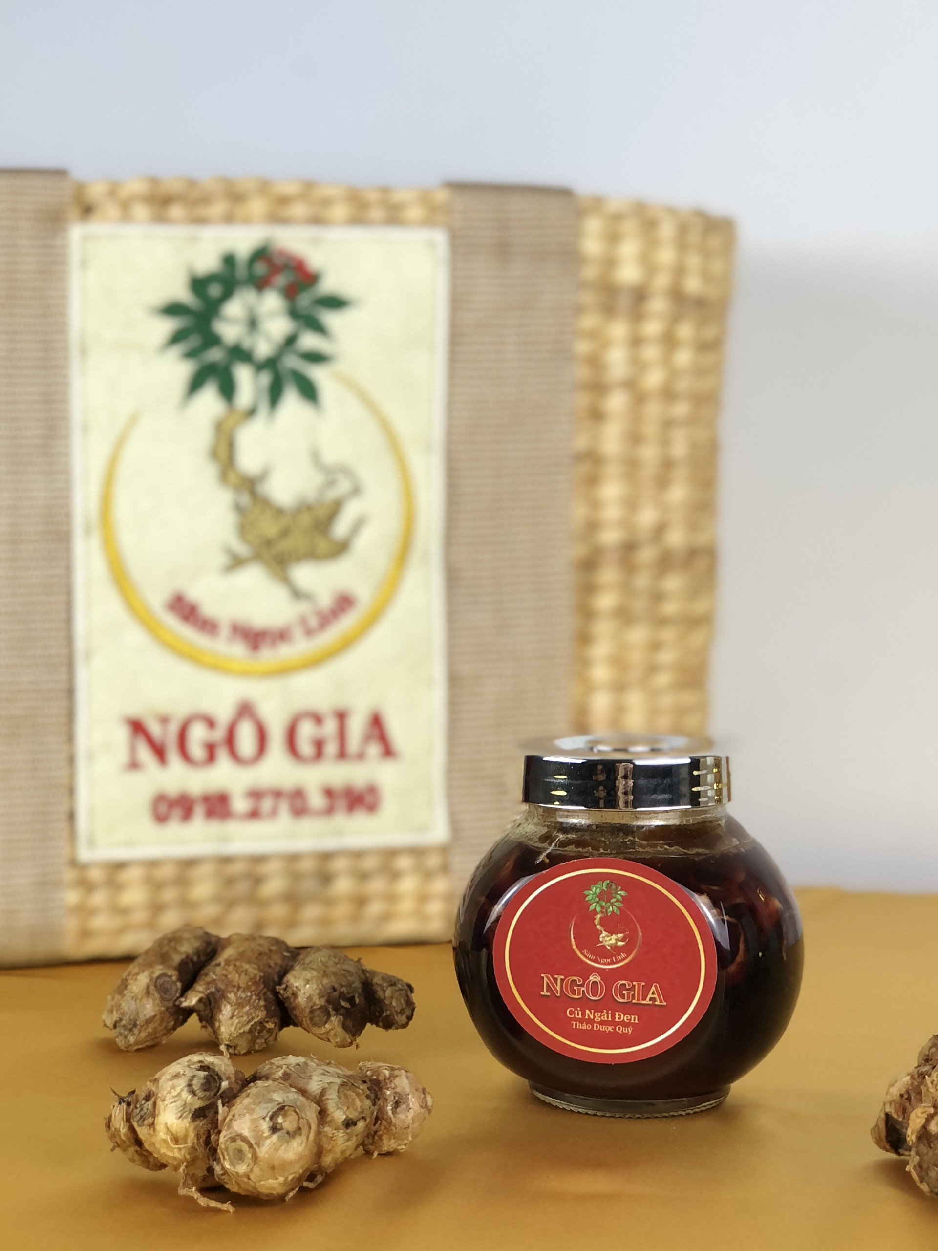 CỦ NGẢI ĐEN NGÂM MẬT ONG (180ML)